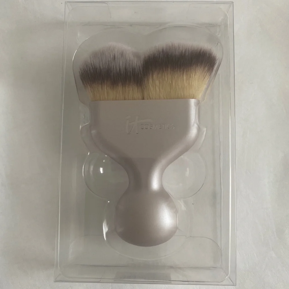 IT COSMETICS Hello Cheekbones Bronzer Highlighter & Heavenly Brush #19 $83
